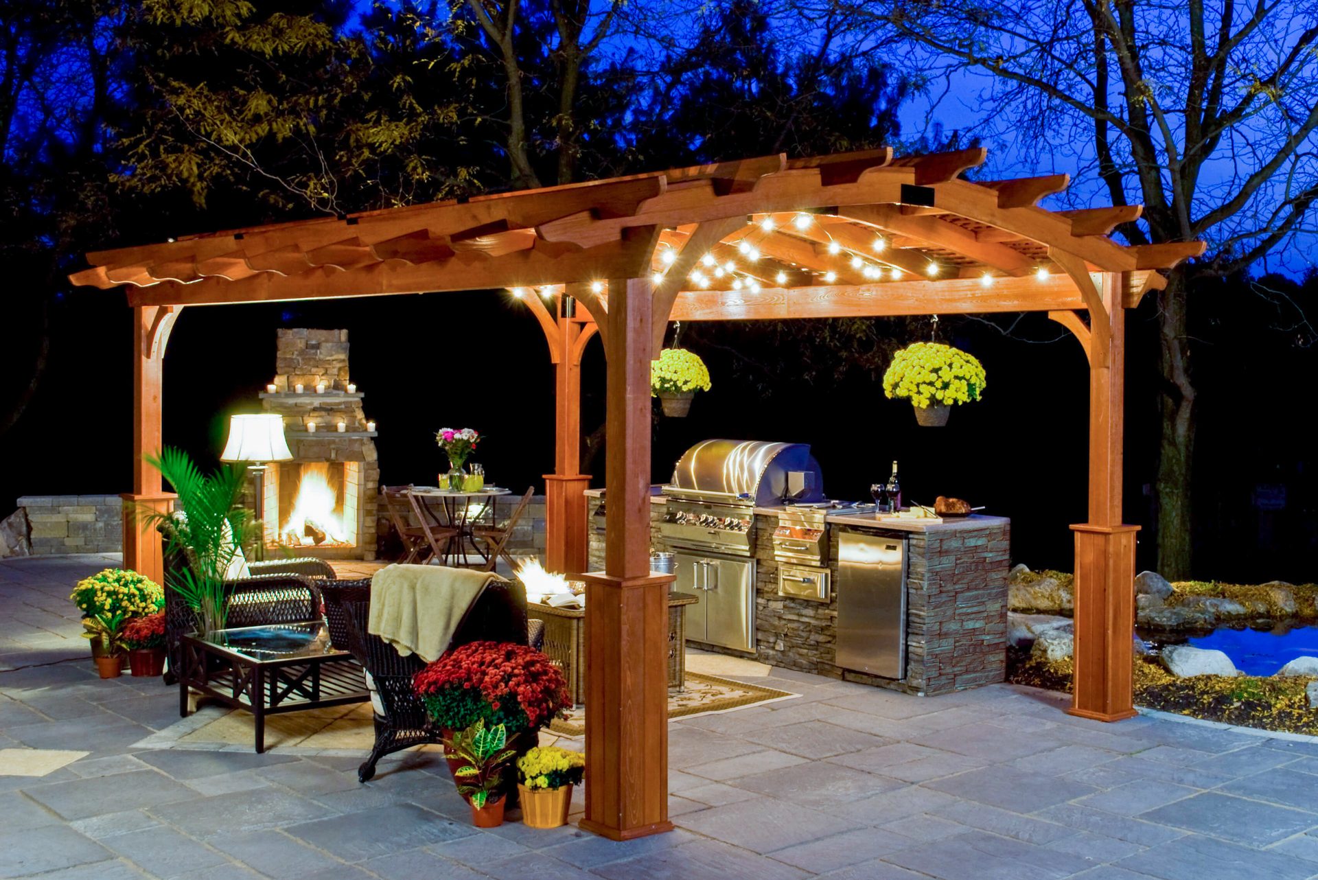 Curved Pergolas | Amazing Backyard Home Designs | Standout ...
